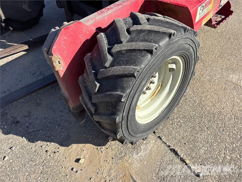 Moffett M8 55.3 5500 lb 3x3 Truck Mounted Forklift Моторизирани високоповдигачи с открити платформи