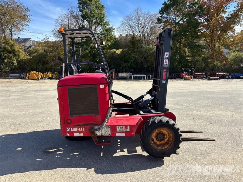 Moffett M8 55.3 5500 lb 3x3 Truck Mounted Forklift Meeneemheftrucks