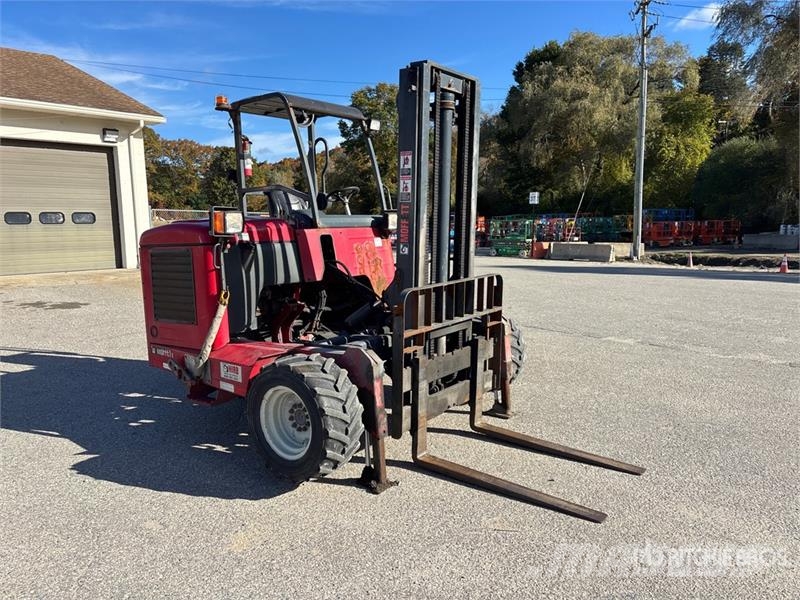 Moffett M8 55.3 5500 lb 3x3 Truck Mounted Forklift Моторизирани високоповдигачи с открити платформи