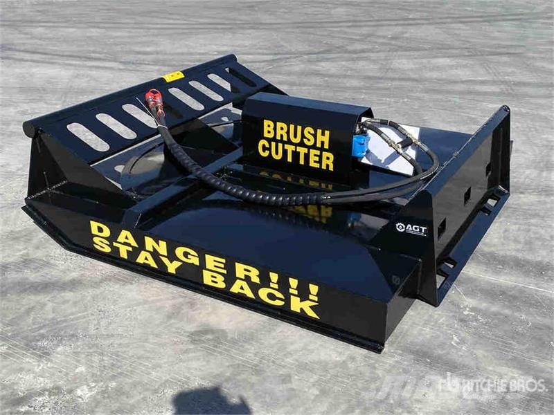  Mower King SSRC 72 in Skid Steer Brush Cutter (Unu Sekačky namontované a tažené