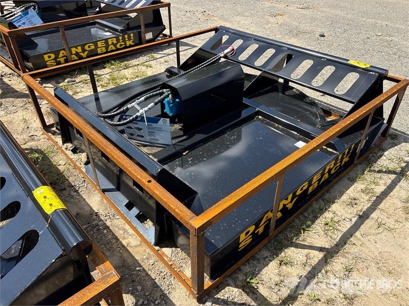 Mower King SSRC 72 in Skid Steer Brush Cutter (Unu Sekačky namontované a tažené
