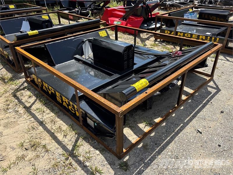 Mower King SSRC 72 in Skid Steer Brush Cutter (Unu Sekačky namontované a tažené