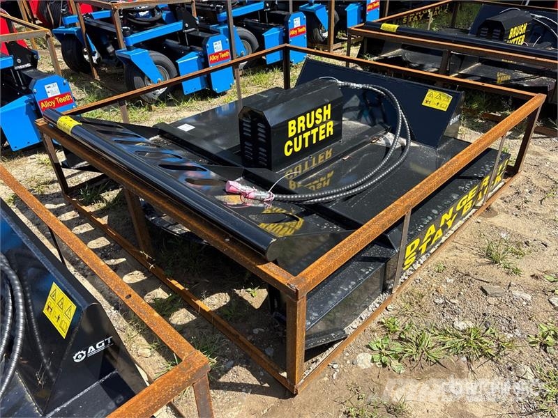 Mower King SSRC 72 in Skid Steer Brush Cutter (Unu Sekačky namontované a tažené