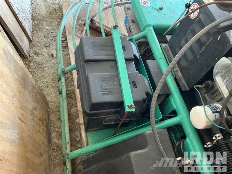 MultiQuip HHNG5 Ride-On Power Trowel Palas