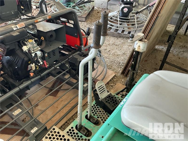 MultiQuip HHNG5 Ride-On Power Trowel Palas
