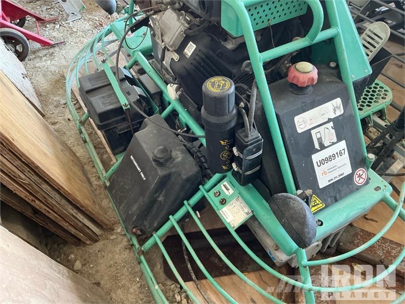 MultiQuip HHNG5 Ride-On Power Trowel Palas