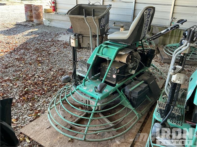 MultiQuip HHNG5 Ride-On Power Trowel Palas