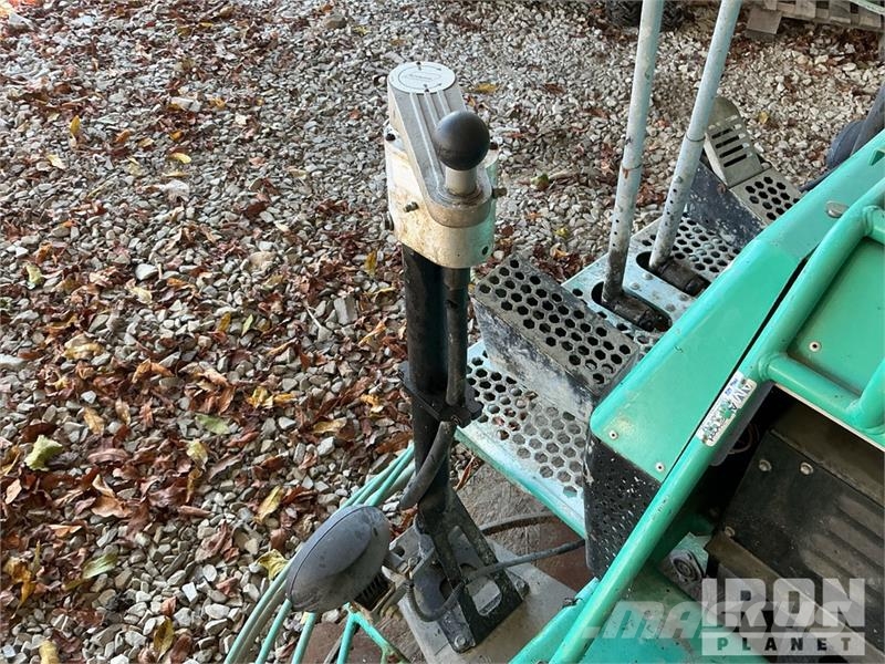 MultiQuip HHNG5 Ride-On Power Trowel Palas