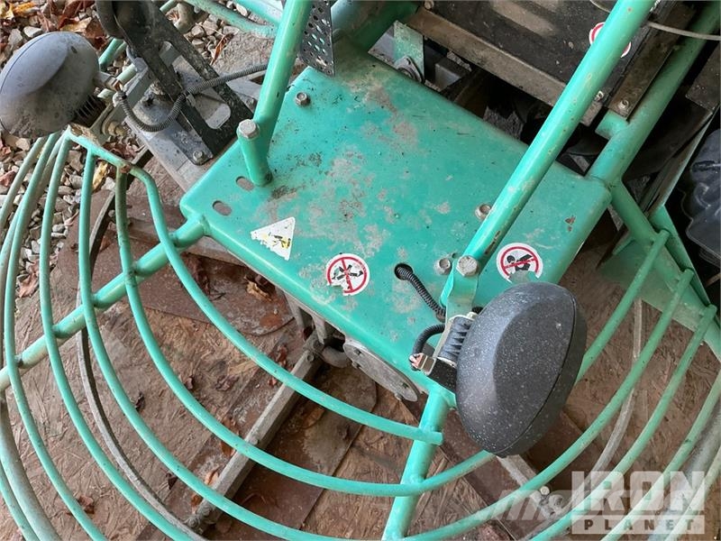 MultiQuip HHNG5 Ride-On Power Trowel Palas