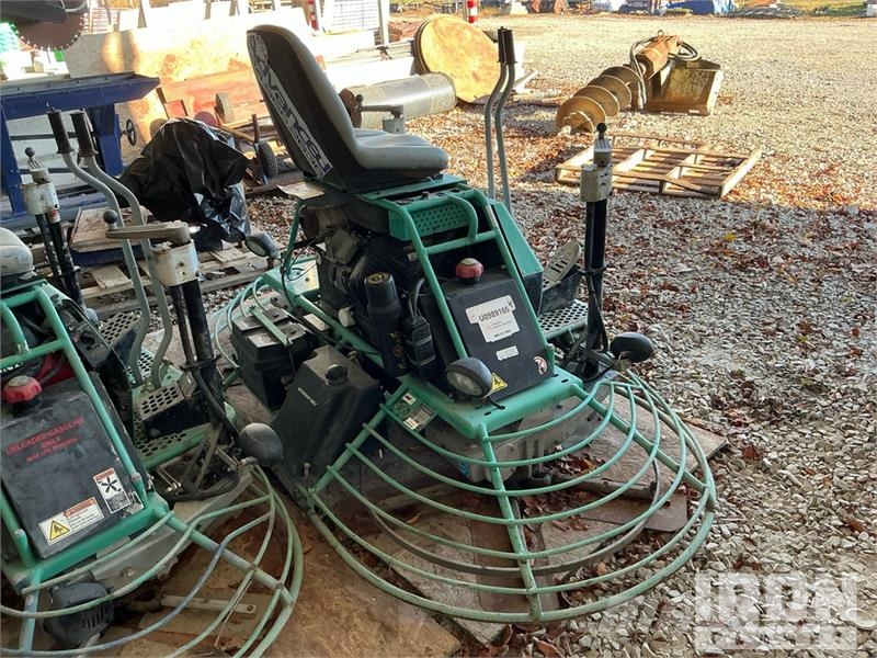 MultiQuip HHNG5 Ride-On Power Trowel Palas