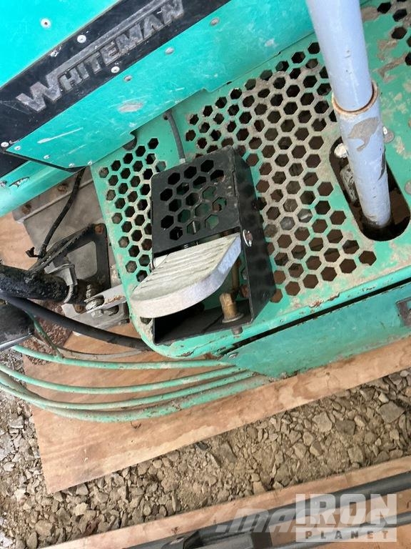 MultiQuip HHNG5 Ride-On Power Trowel Palas