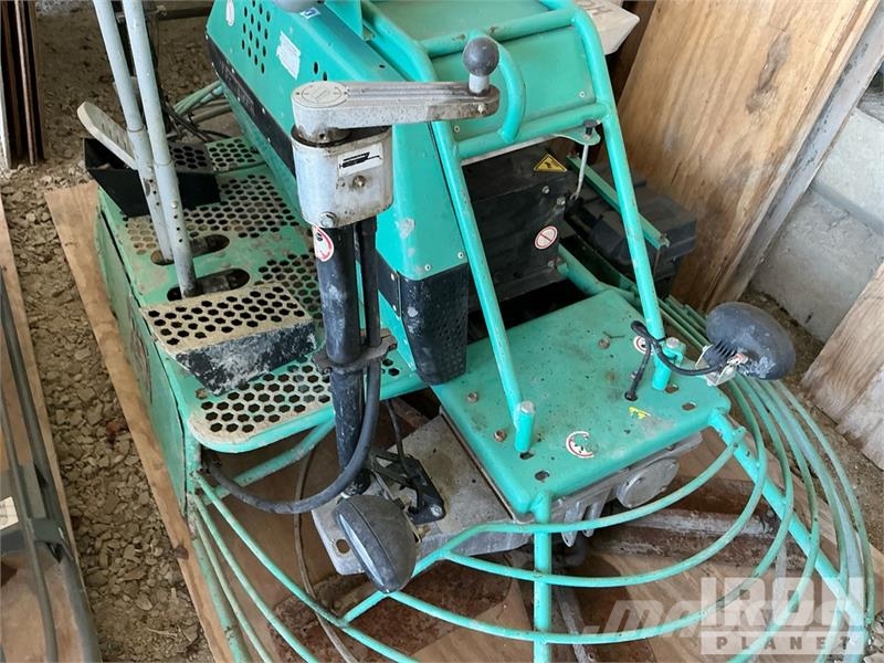 MultiQuip HHNG5 Ride-On Power Trowel Palas