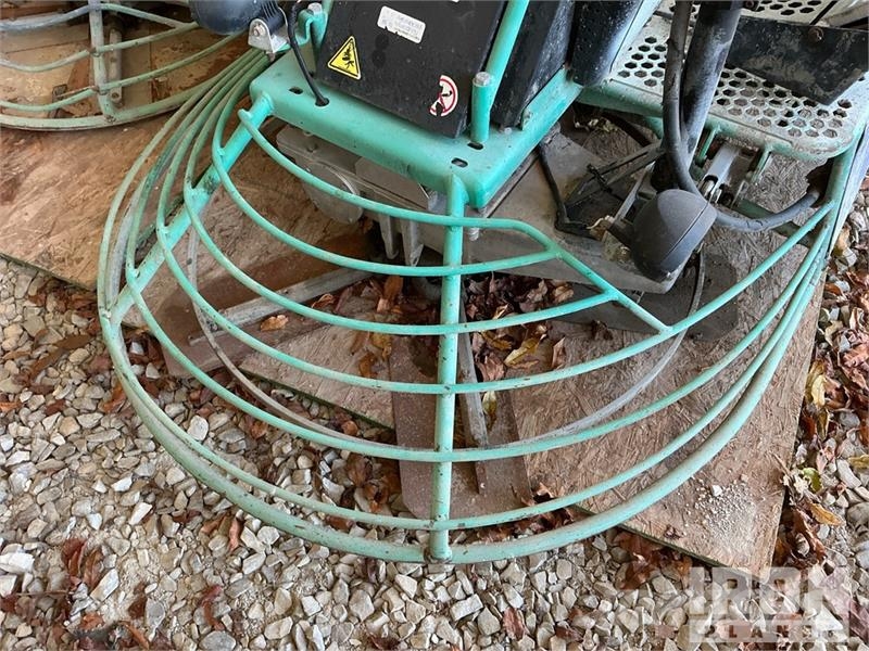 MultiQuip HHNG5 Ride-On Power Trowel Palas