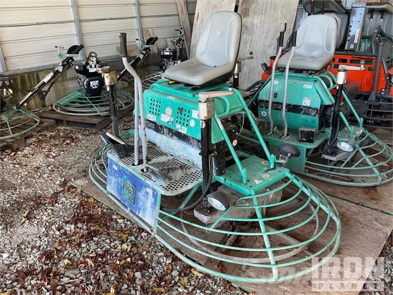 MultiQuip HHNG5 Ride-On Power Trowel Palas