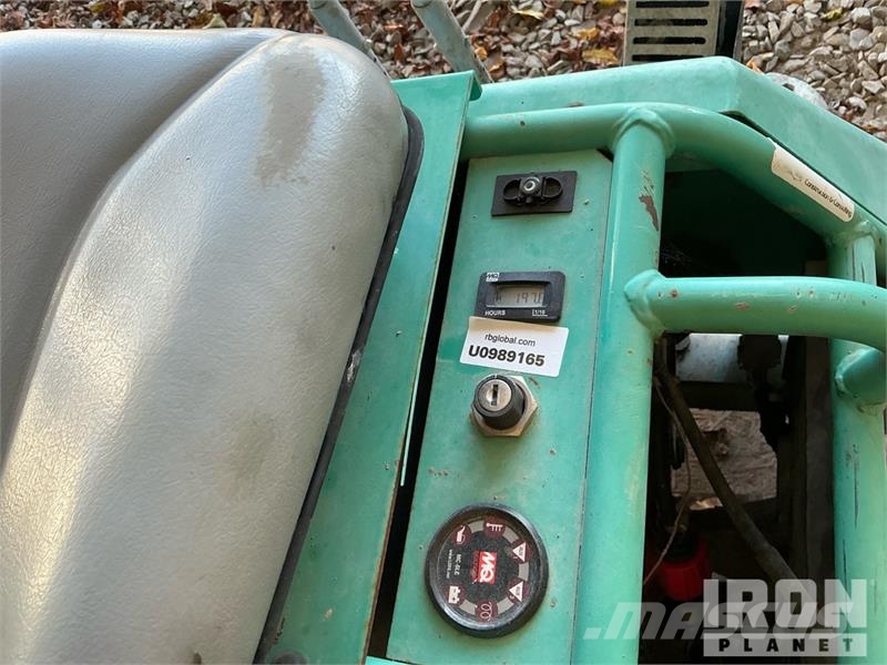 MultiQuip HHNG5 Ride-On Power Trowel Palas