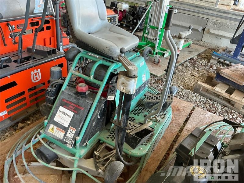 MultiQuip JWN24HTCSL Ride-On Power Trowel Palas