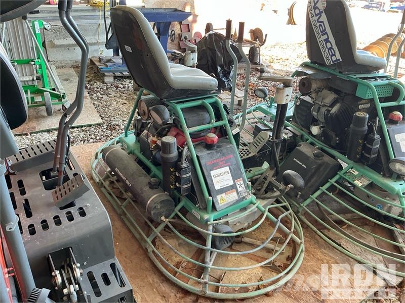 MultiQuip JWN24HTCSL Ride-On Power Trowel Palas