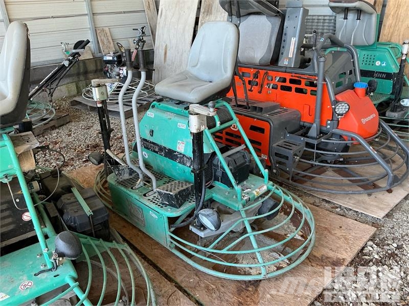 MultiQuip JWN24HTCSL Ride-On Power Trowel Palas