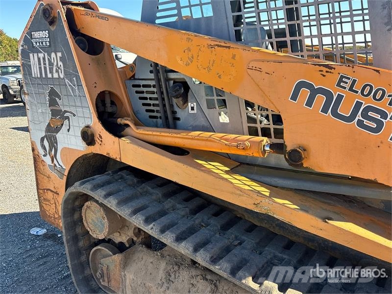 Mustang MTL25 滑移轉向裝載機