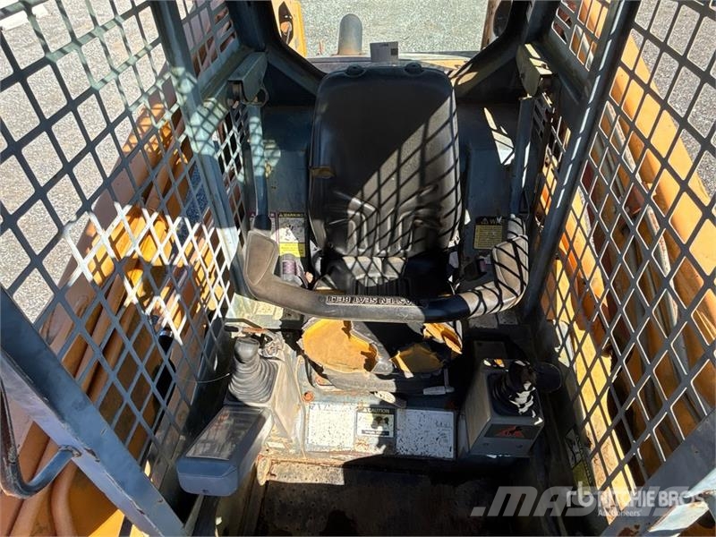 Mustang MTL25 滑移轉向裝載機