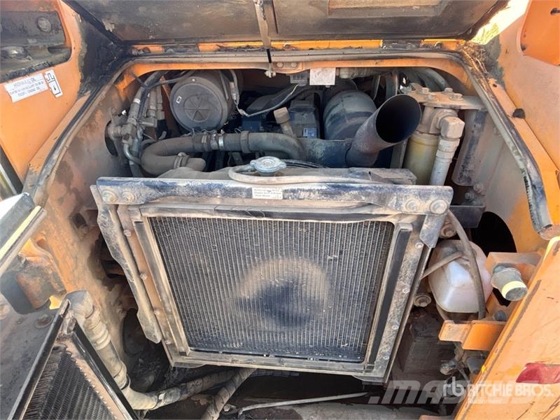 Mustang MTL25 滑移轉向裝載機