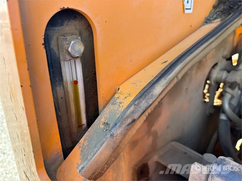 Mustang MTL25 滑移轉向裝載機