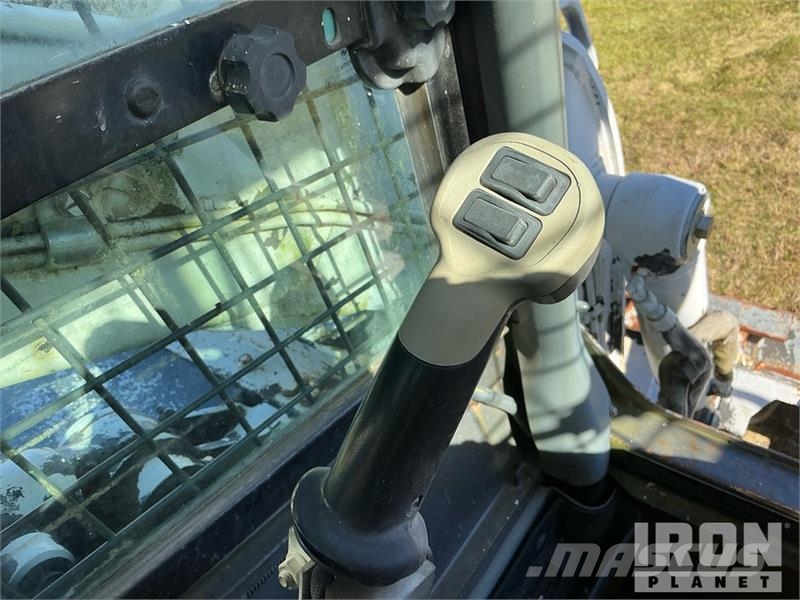 New Holland L223 Kompaktlastere