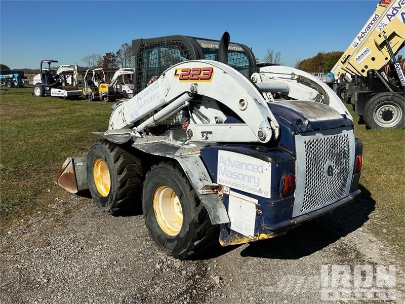 New Holland L223 Kompaktlastere