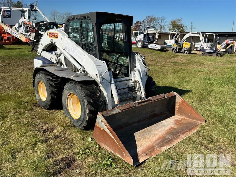 New Holland L223 Kompaktlastere