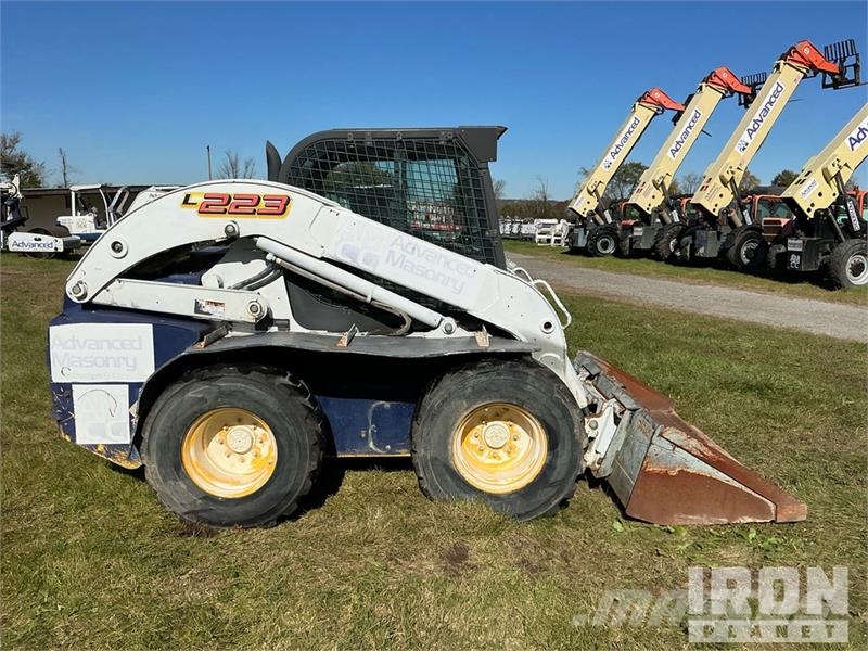 New Holland L223 Kompaktlastere