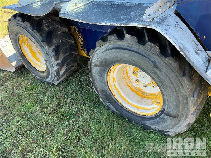 New Holland L223 Kompaktlastere