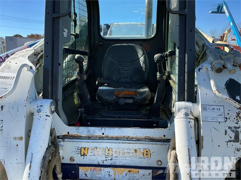 New Holland L223 Kompaktlastere