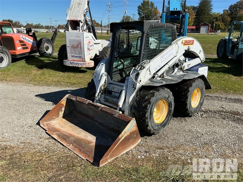 New Holland L223 Kompaktlastere