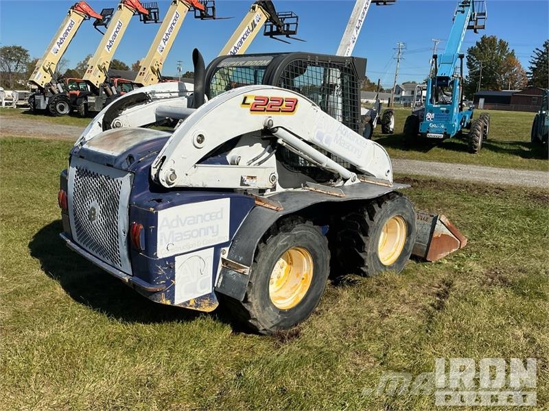 New Holland L223 Kompaktlastere
