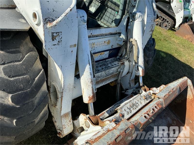 New Holland L223 Kompaktlastere