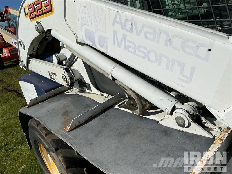New Holland L223 Kompaktlastere
