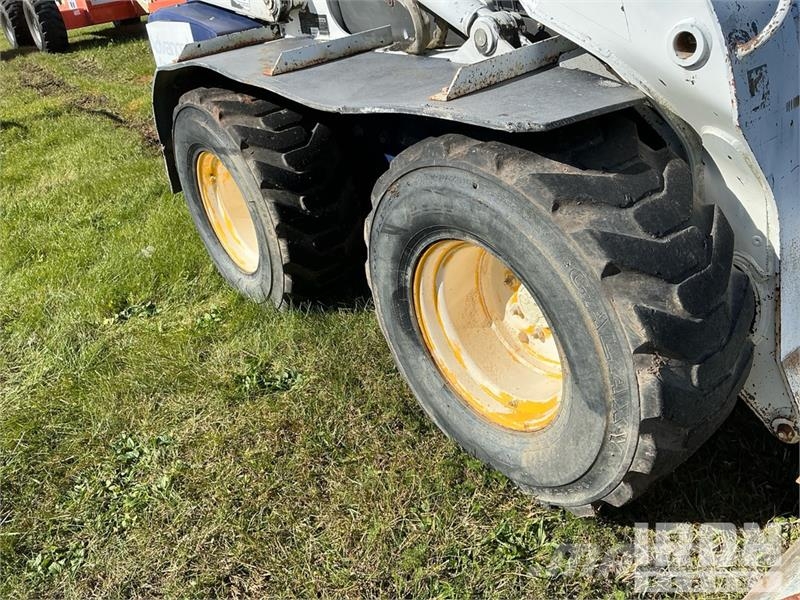 New Holland L223 Kompaktlastere