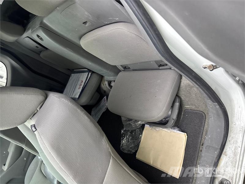 Nissan Frontier 4x2 Extended Cab Pickup (Inoperable) Други