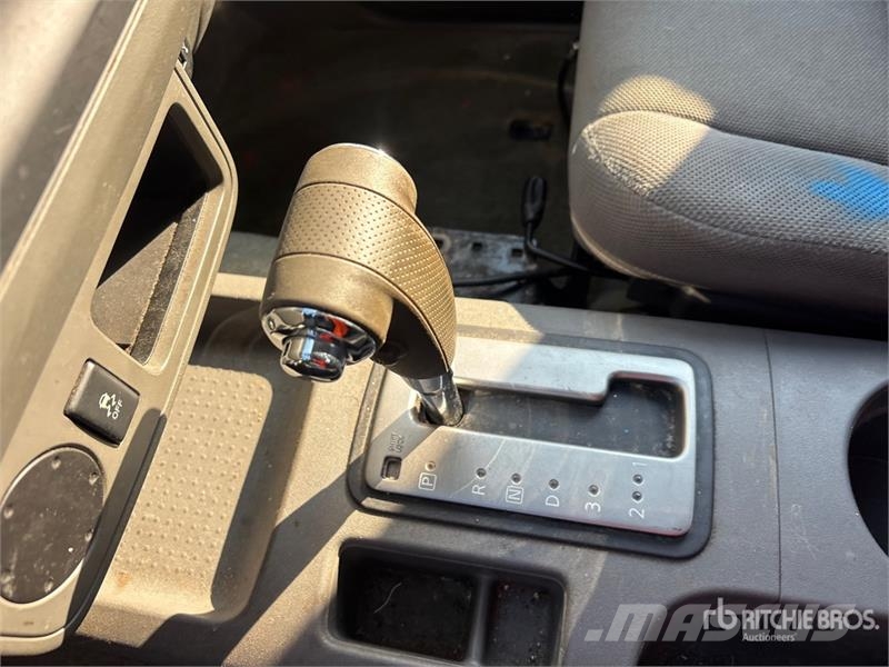 Nissan Frontier 4x2 Extended Cab Pickup Otros