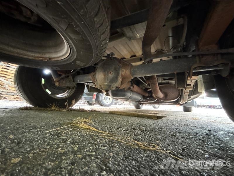 Nissan Frontier 4x2 Extended Cab Pickup (Inoperable) Други