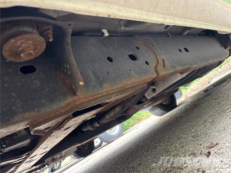 Nissan Frontier 4x2 Extended Cab Pickup (Inoperable) Други