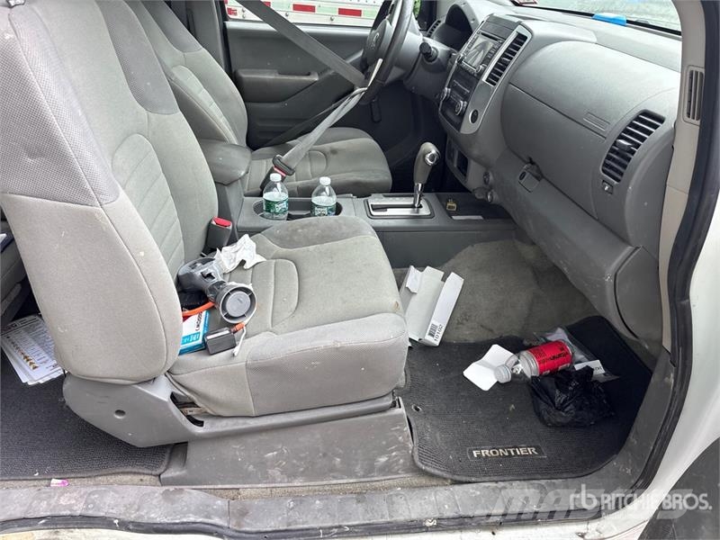 Nissan Frontier 4x2 Extended Cab Pickup (Inoperable) Други