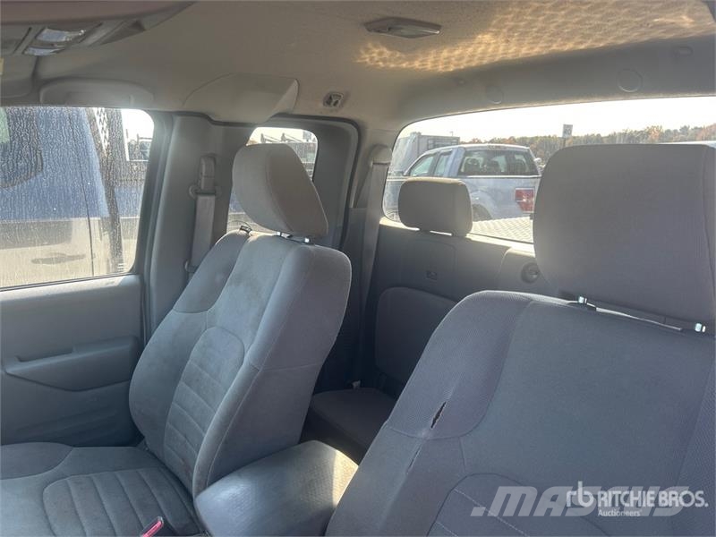Nissan Frontier 4x2 Extended Cab Pickup Otros