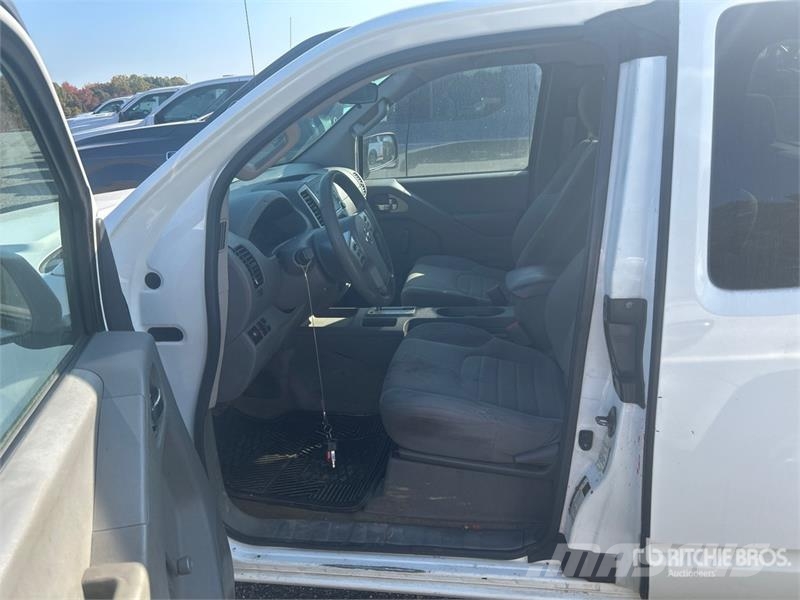 Nissan Frontier 4x2 Extended Cab Pickup Otros