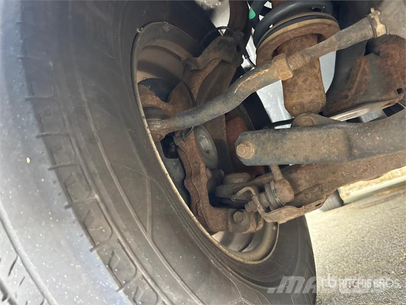 Nissan Frontier 4x2 Extended Cab Pickup (Inoperable) Други