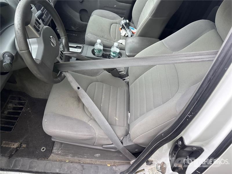 Nissan Frontier 4x2 Extended Cab Pickup (Inoperable) Други