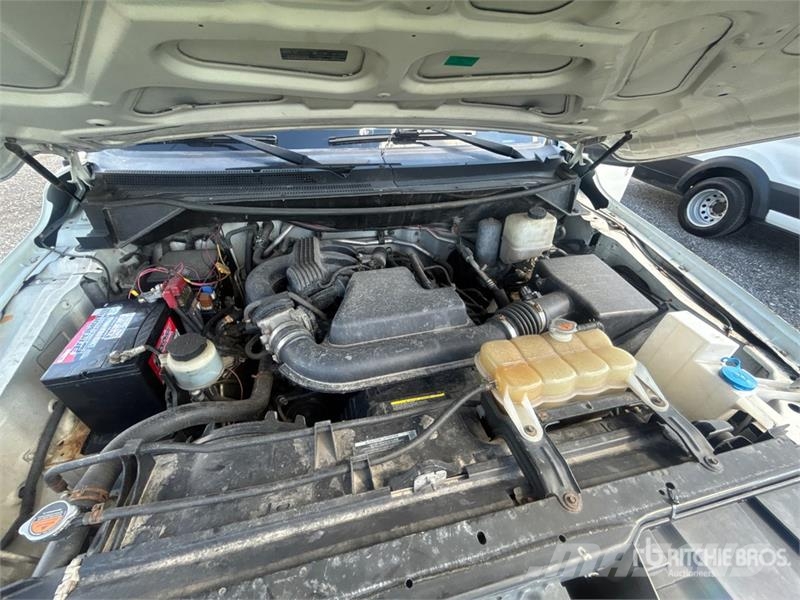 Nissan NV2500HD Dostavna vozila / kombiji