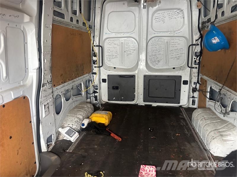 Nissan NV2500HD Dostavna vozila / kombiji