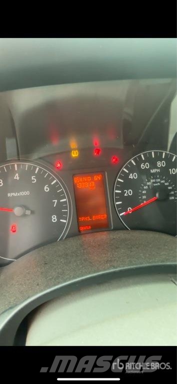 Nissan NV2500HD Dostavna vozila / kombiji