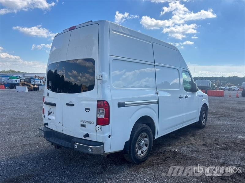 Nissan NV2500HD Lieferwagen